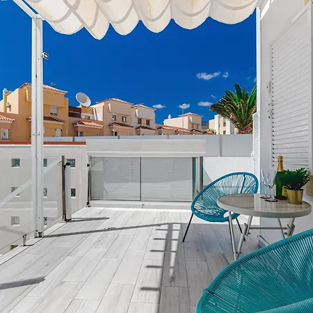Nyaraló Luxury House With Private Heated Pool, Bbq And Private Parking
