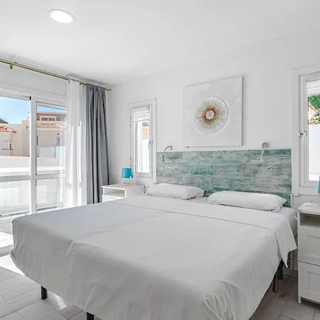 Luxury House With Private Heated Pool, Bbq And Private Parking