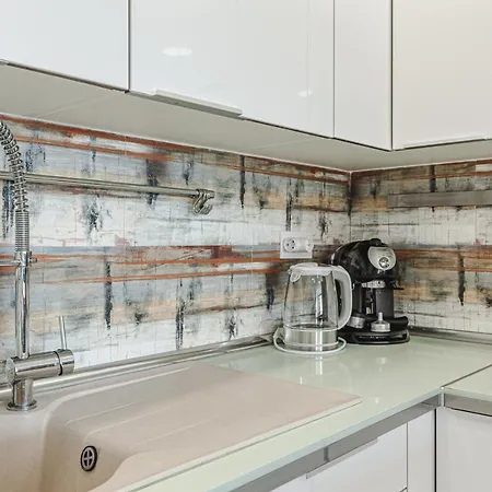 Luxury House With Private Heated Pool, Bbq And Private Parking