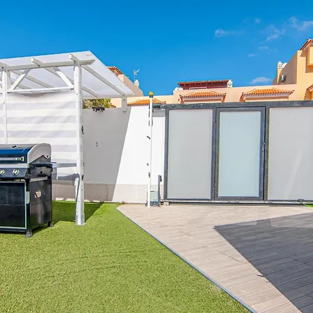 Сasa de vacaciones Luxury House With Private Heated Pool, Bbq And Private Parking