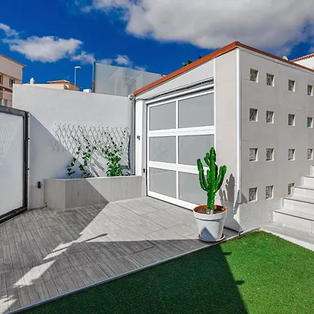 別荘 Luxury House With Private Heated Pool, Bbq And Private Parking アデヘ