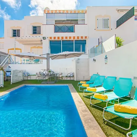 Luxury House With Private Heated Pool, Bbq And Private Parking